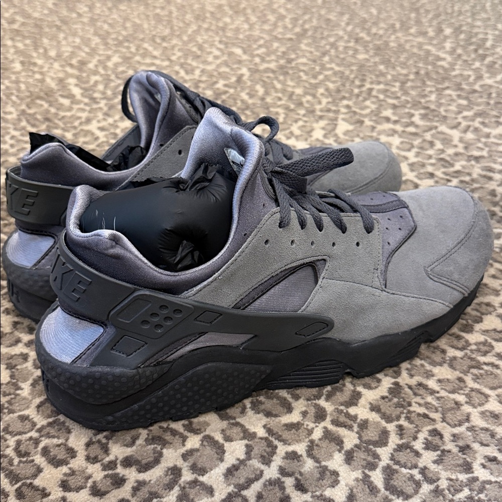 Nike Air Huarache Men's size 13 grey & Black Nike Sneakers. LOOK! - Picture 7 of 13